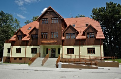 Budynek siedziby Nadleśnictwa Śnieżka w Kowarach