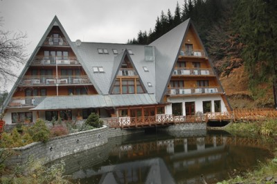 Budynek Hotelu Jelenia Struga w Kowarach