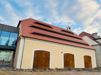 Przebudowa budynku Małej Stajni pod nowe centrum edukacyjne z salą multimedialną