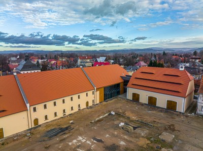 Przebudowa budynku Małej Stajni pod nowe centrum edukacyjne z salą multimedialną