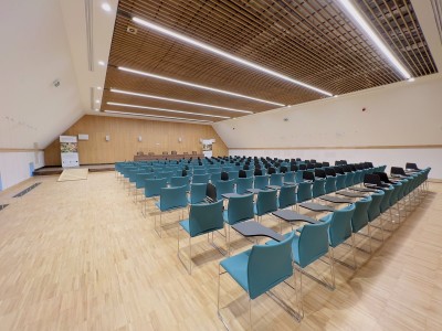 Przebudowa budynku Małej Stajni pod nowe centrum edukacyjne z salą multimedialną